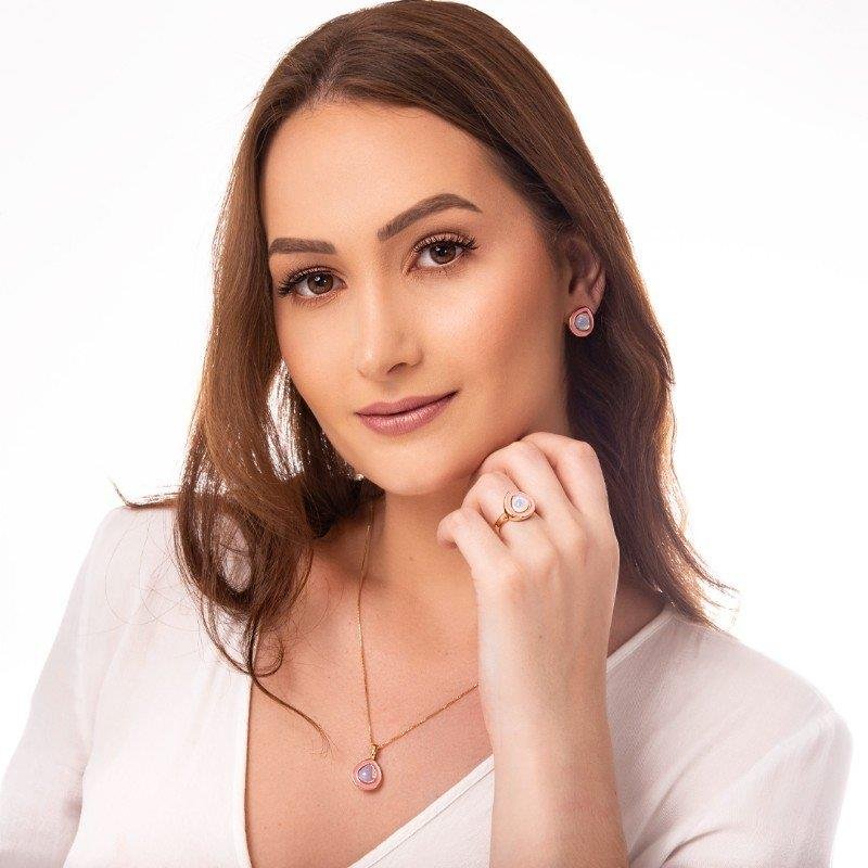 BRINCO FOLHEADO A OURO COM ESMALTE ROSA