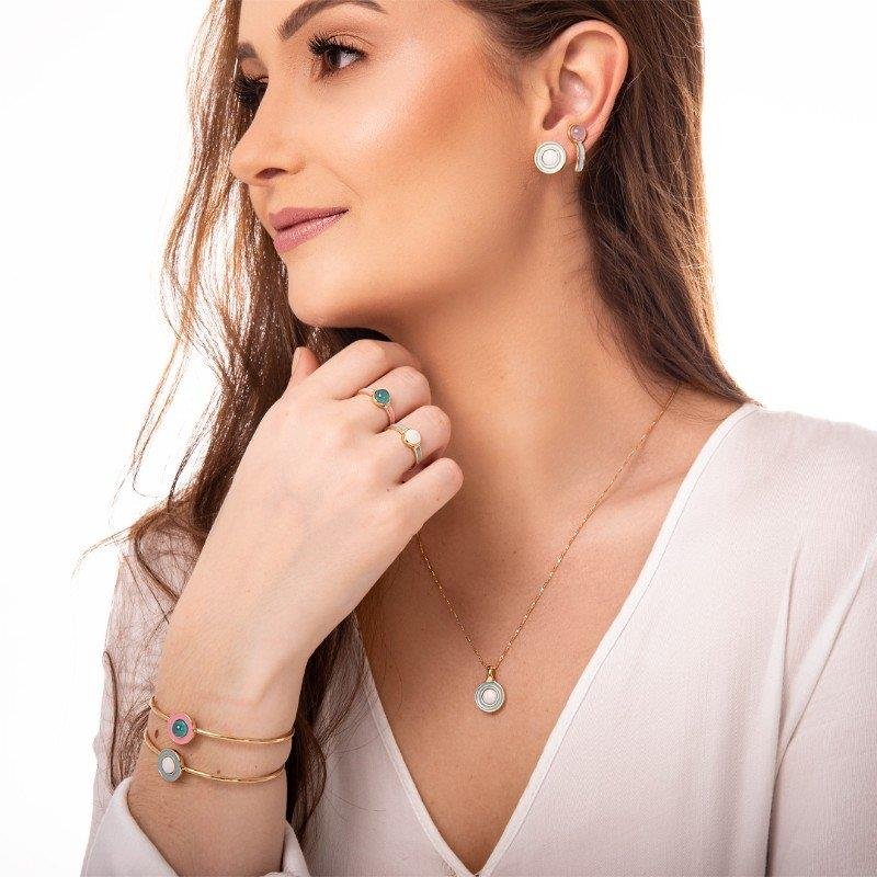 BRINCO FOLHEADO A OURO COM ESMALTE ROSA
