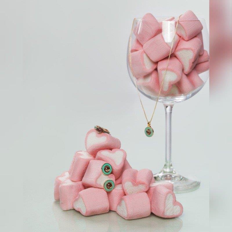 BRINCO FOLHEADO A OURO COM ESMALTE ROSA
