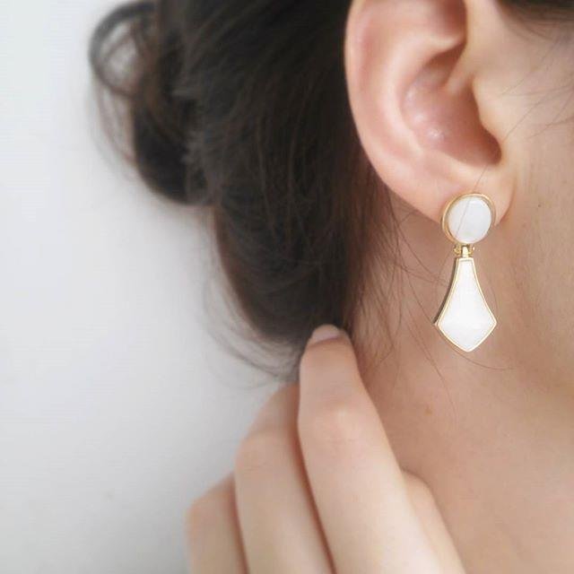 BRINCO FOLHEADO A OURO COM ESMALTE