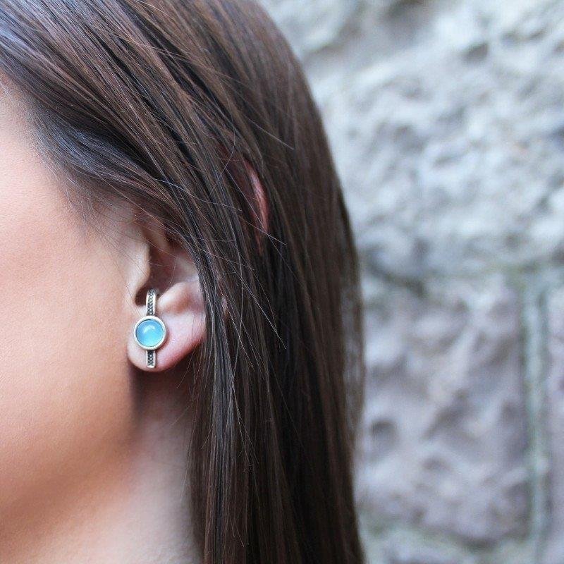 BRINCO EAR HOOK FOLHEADO A OURO
