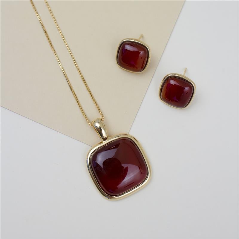 CONJUNTO FOLHEADO A OURO