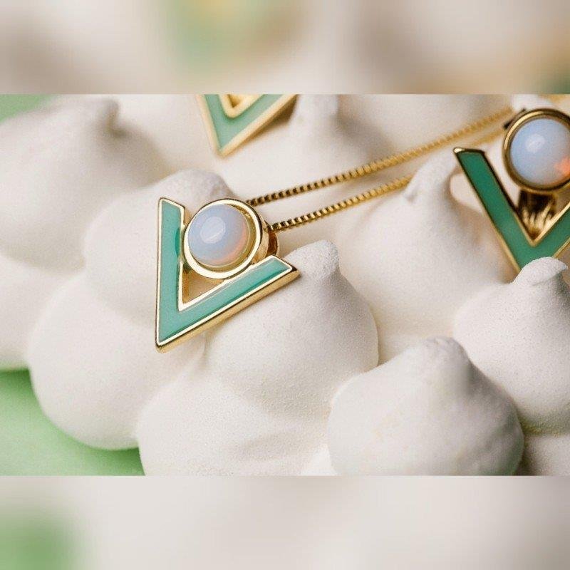 CONJUNTO FOLHEADO A OURO COM ESMALTE LILÁS