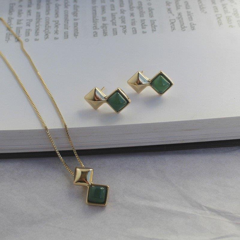 CONJUNTO FOLHEADO A OURO