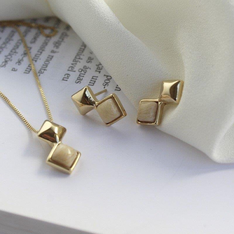 CONJUNTO FOLHEADO A OURO