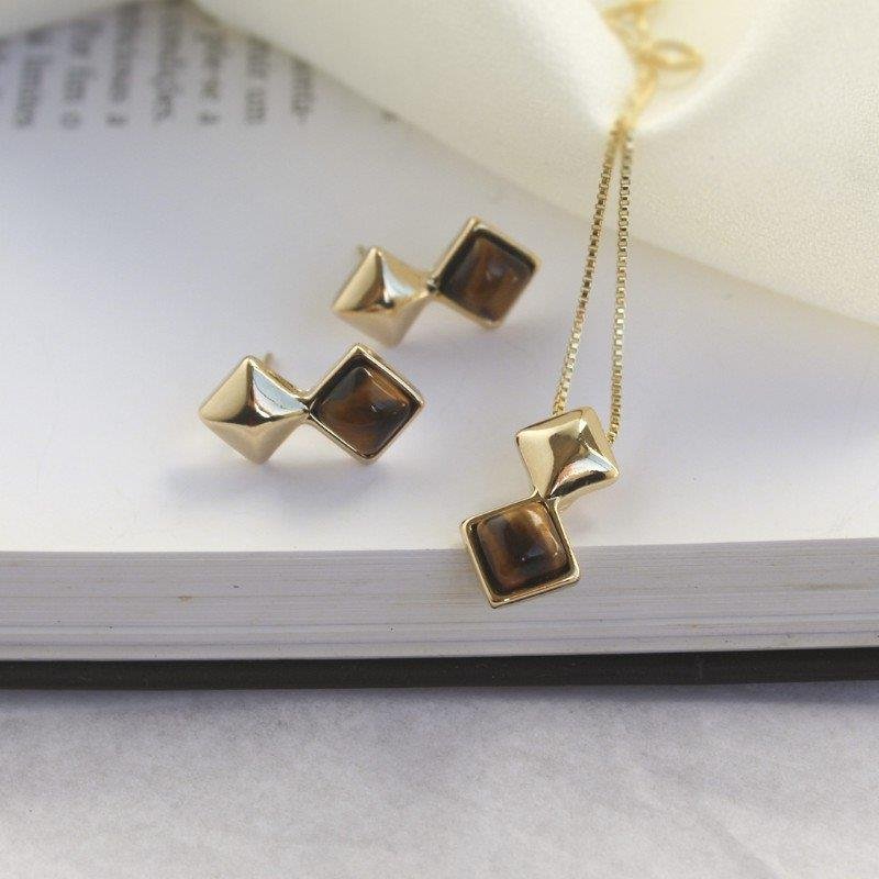 CONJUNTO FOLHEADO A OURO