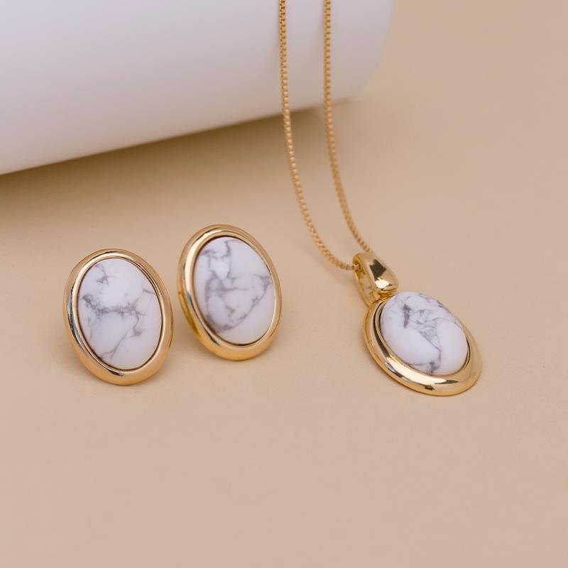 CONJUNTO FOLHEADO A OURO