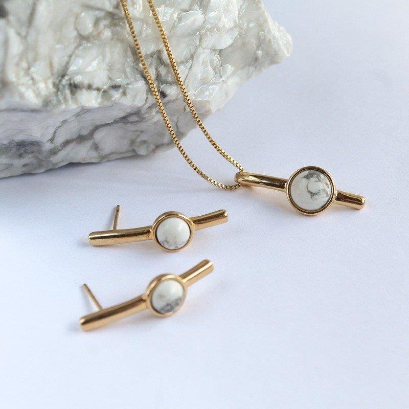 CONJUNTO FOLHEADO A OURO
