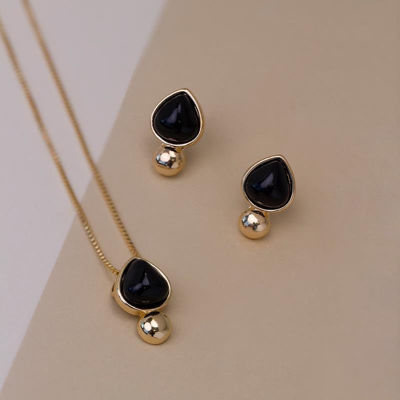 CONJUNTO FOLHEADO A OURO
