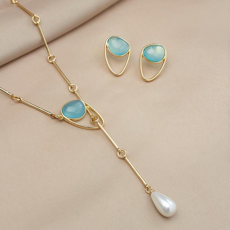 CONJUNTO FOLHEADO A OURO