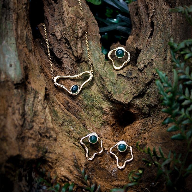 CONJUNTO FOLHEADO A OURO
