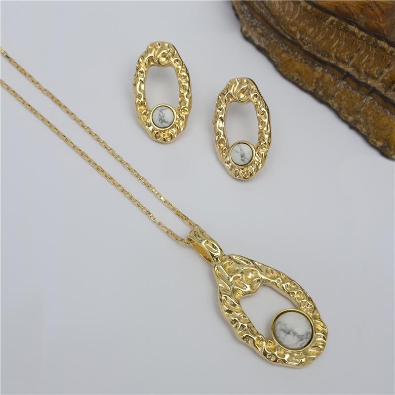 CONJUNTO FOLHEADO A OURO
