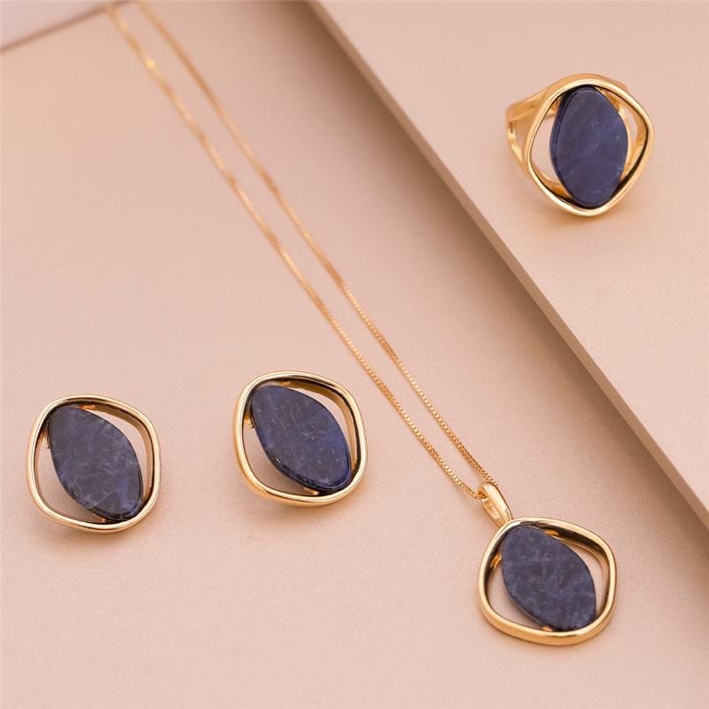 CONJUNTO FOLHEADO A OURO