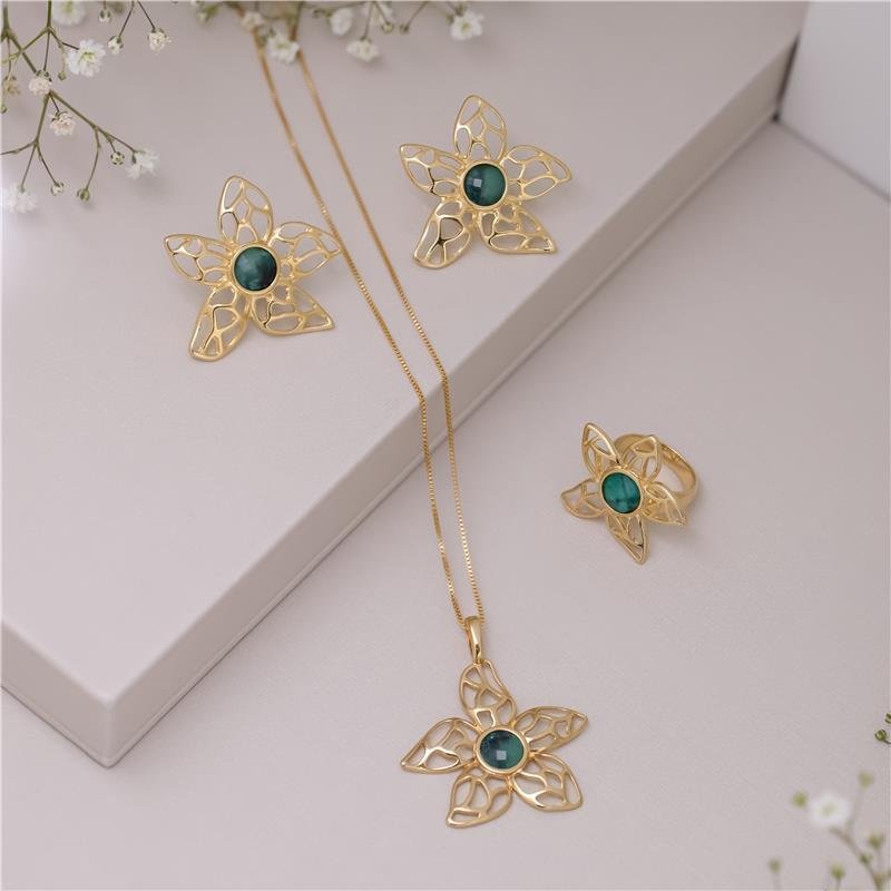 CONJUNTO FOLHEADO A OURO