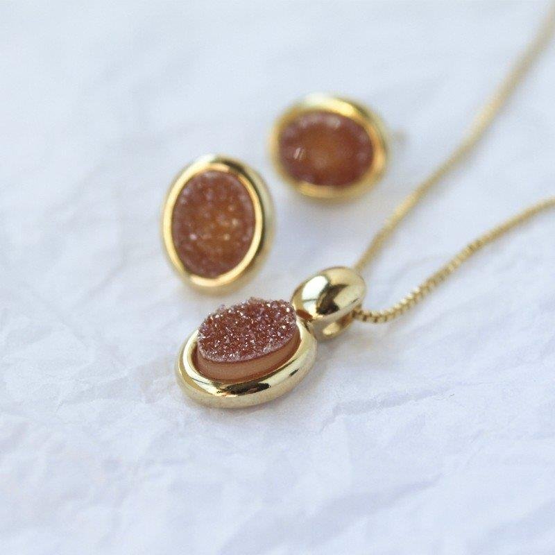 CONJUNTO FOLHEADO A OURO