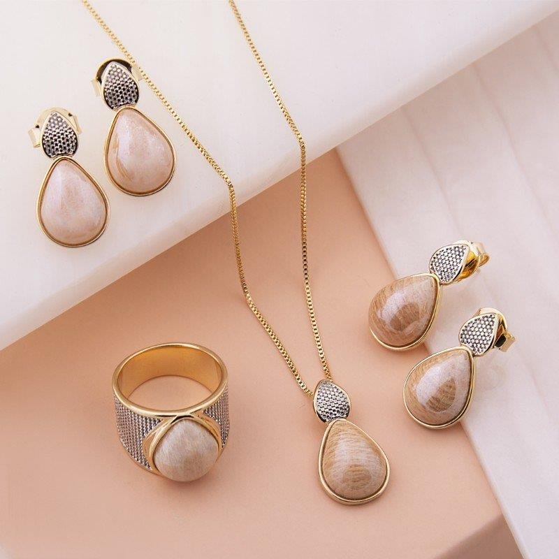 CONJUNTO FOLHEADO A OURO E RÓDIO BRANCO COM EFEITO PEROLADO