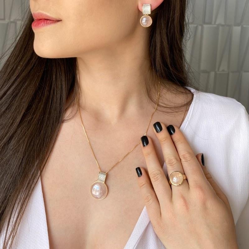 CONJUNTO FOLHEADO A OURO E RÓDIO BRANCO COM EFEITO PEROLADO