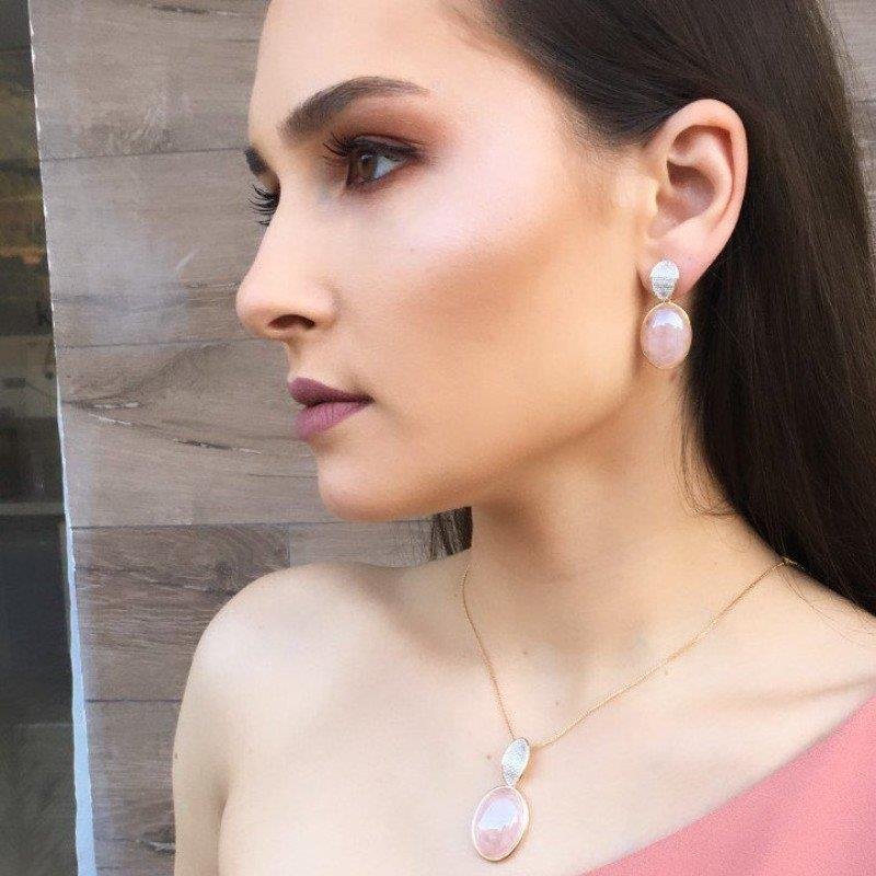 CONJUNTO FOLHEADO A OURO E RÓDIO BRANCO COM EFEITO PEROLADO