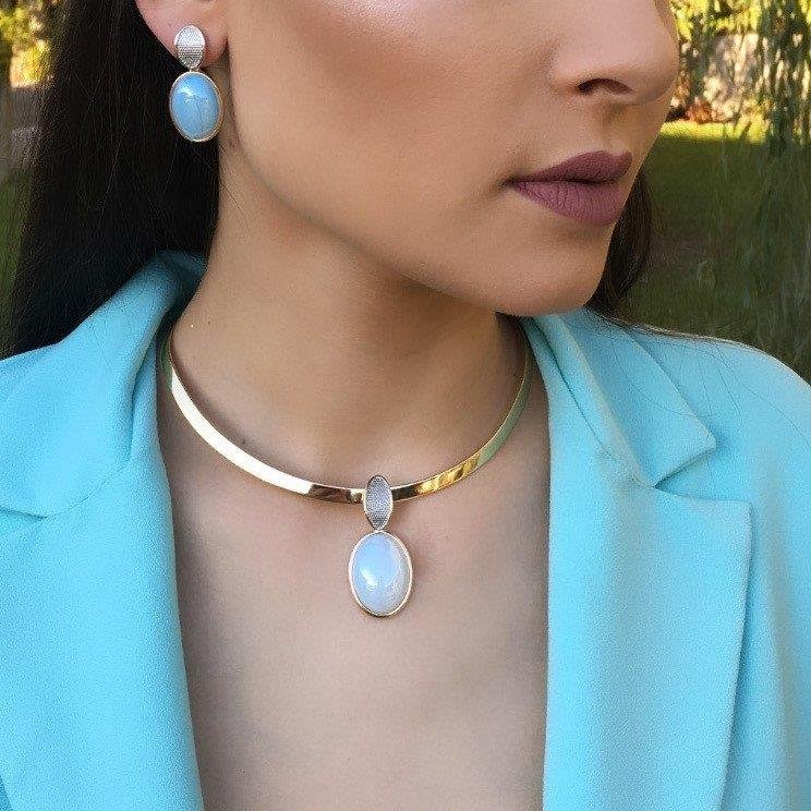 CONJUNTO FOLHEADO A OURO E RÓDIO BRANCO COM EFEITO PEROLADO