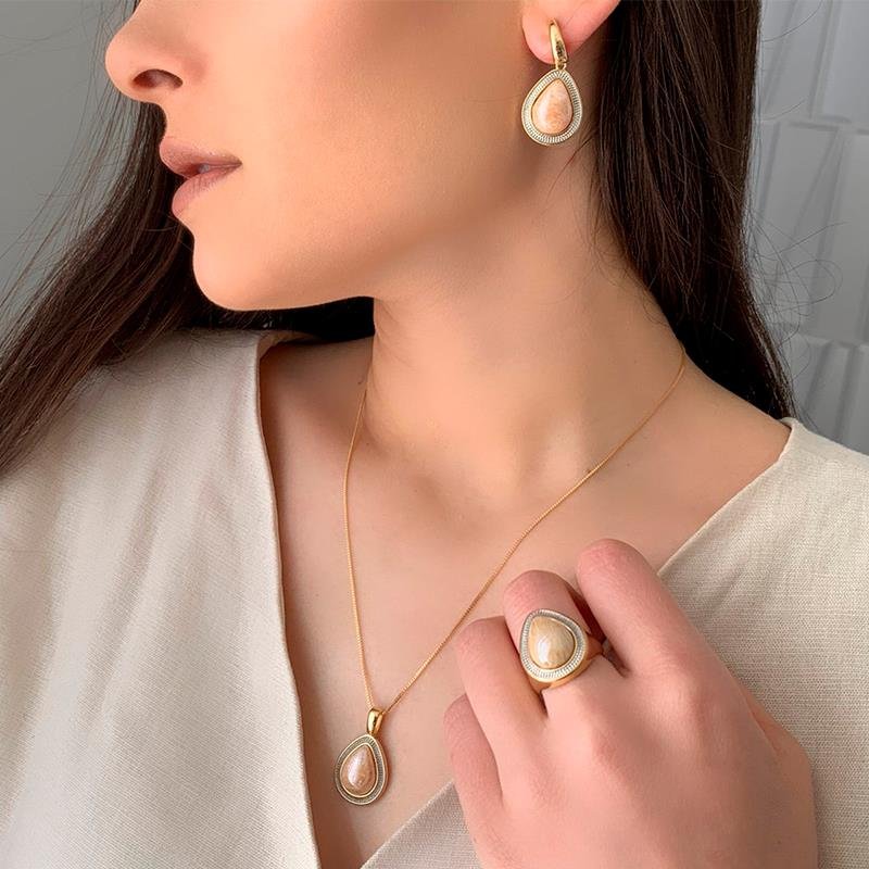 CONJUNTO FOLHEADO A OURO E RÓDIO BRANCO COM EFEITO PEROLADO