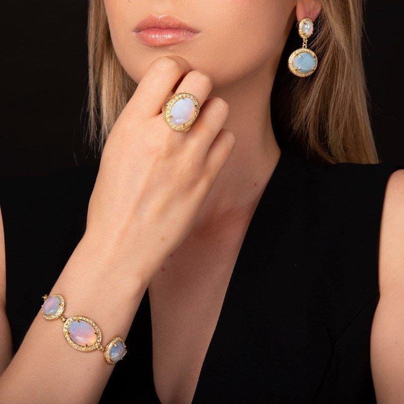 PULSEIRA OPALINA COM EFEITO PEROLADO FOLHEADO A OURO