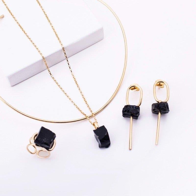 CORRENTE/CHOKERS FOLHEADO A OURO