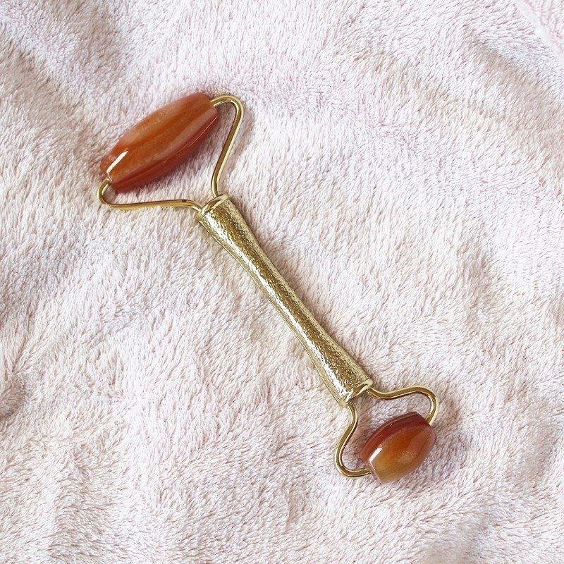 MASSAGEADOR FOLHEADO A OURO